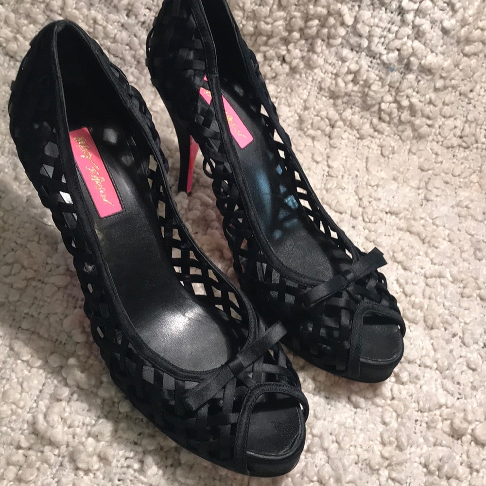 Betseyville Retro Pinup Woven Fishnet Satin Heels